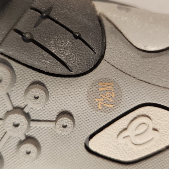 NWT Easy Spirit Seevony 7.5 Grey Ankle Boots - Picture 8 of 9